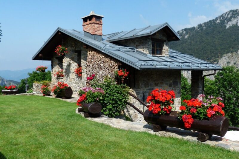 Small Apartment Hacks to Make the Most of Your Space